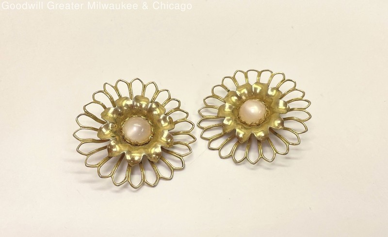 Vintage Gold Tone Large Faux Pearl Flower Earrings 14g