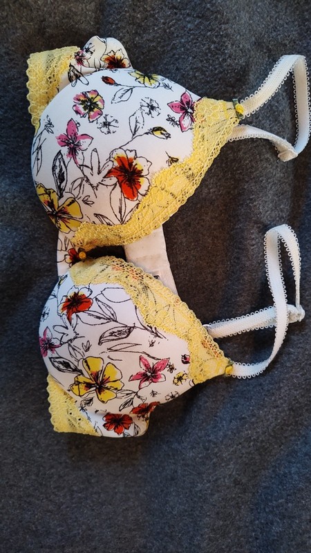 Women's. B Tempted. 34a. Flloral Bra. Yellow Lace. Underwire. Padded.