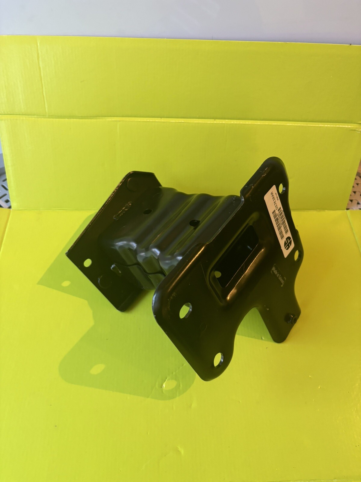 FRONT RIGHT BUMPER REINFORCEMENT BAR HOLDER BRACKET FOR NISSAN QASHQAI J11 2014-