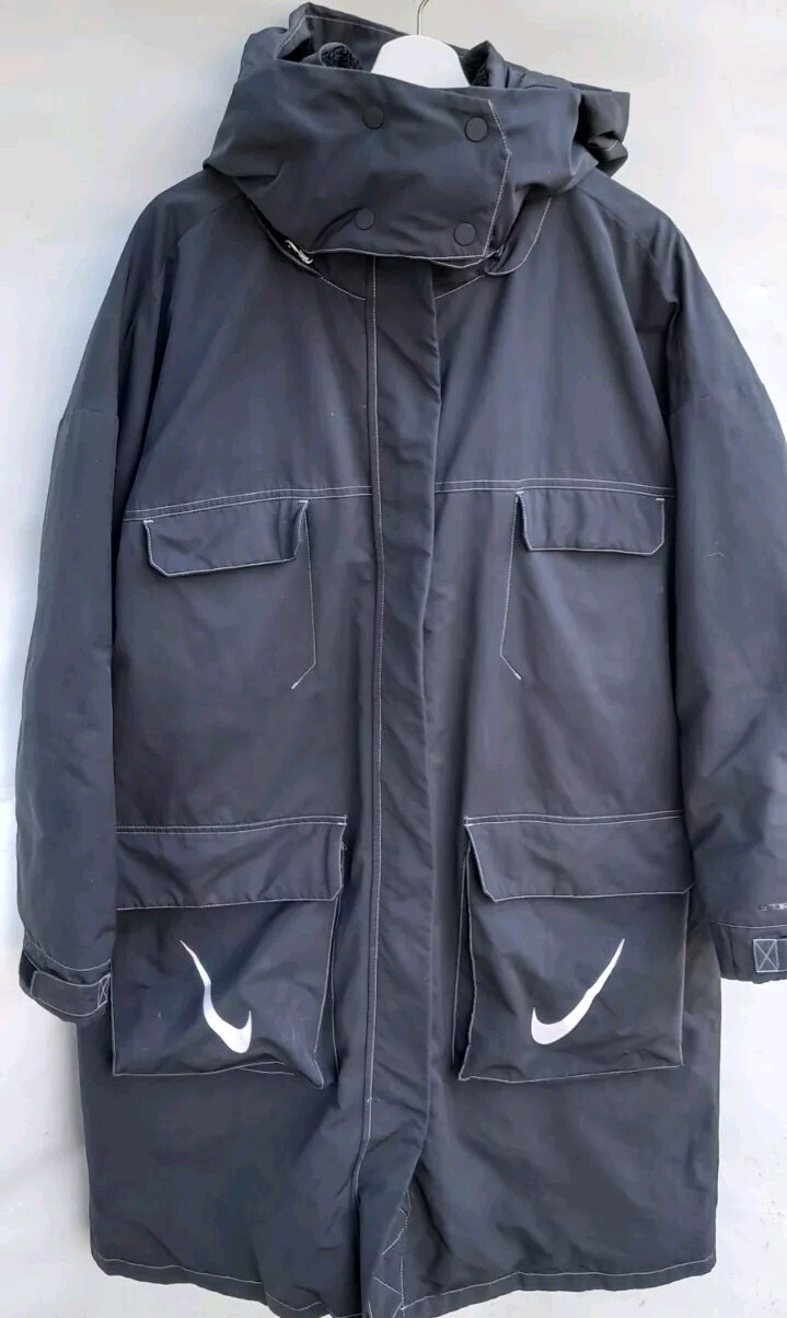 SACAI X NIKE Piumino Nike Storm Fit nero lungo donna medio P2P 26 pollici