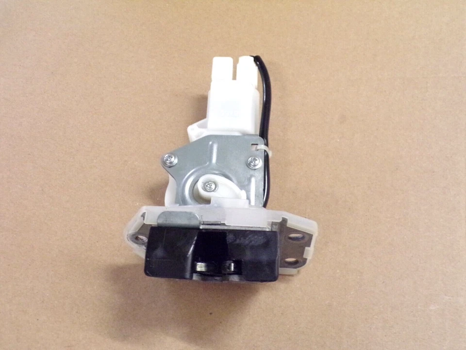 Actuador de pestillo de puerta levadiza Suzuki SX4 2010 2007-2013 Foto 3 de 4