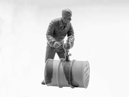 ICM 32109 model kit 1:32 German Luftwaffe Ground Personnel (1939-1945) 3 figures - Bild 11 von 12