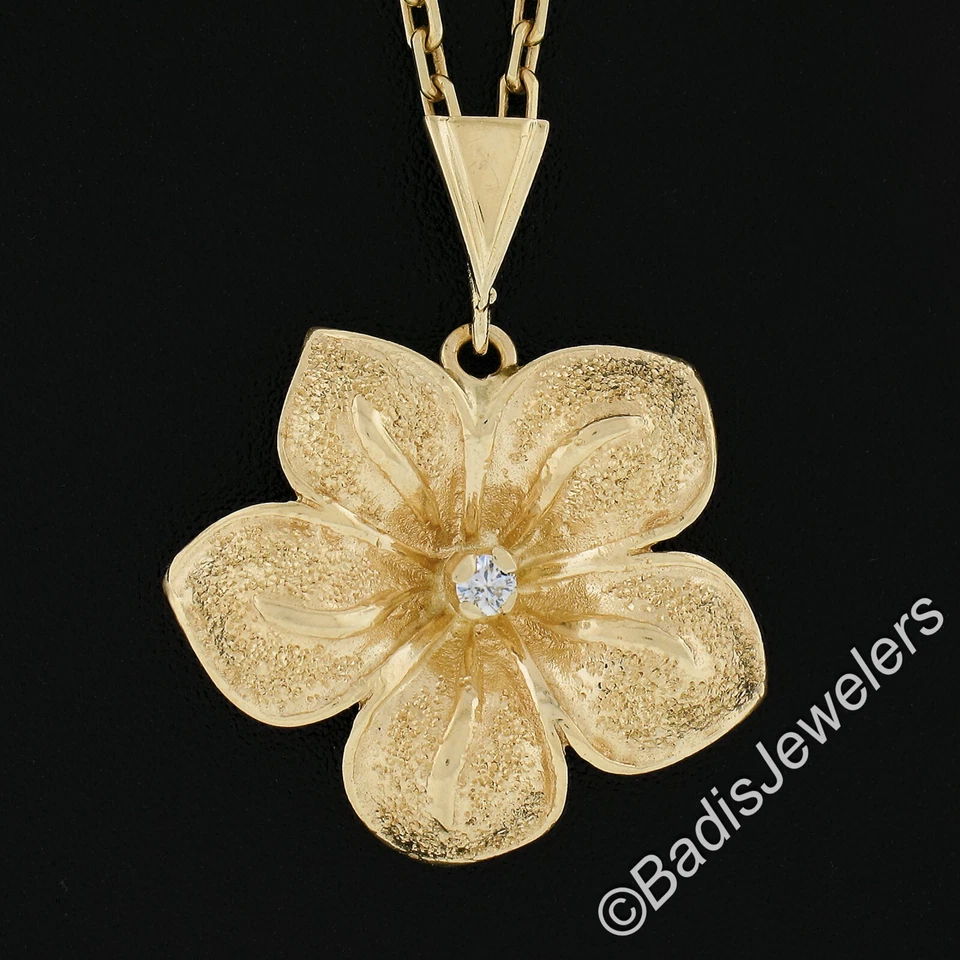Solid 14k Yellow Gold 0.04ct Diamond Detailed Textured Flower Pendant Necklace - Imagem 3 de 4