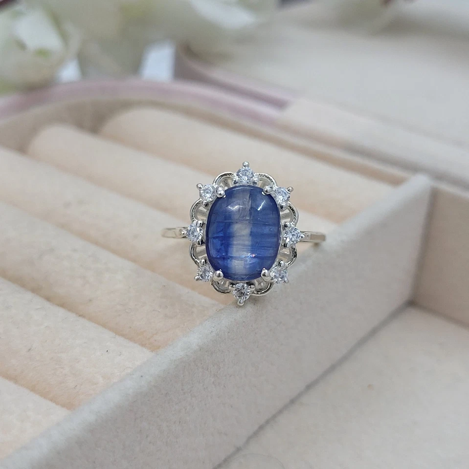 Anillo de compromiso de plata vintage único con halo de piedras preciosas de cianita azul natural Foto 3 de 4