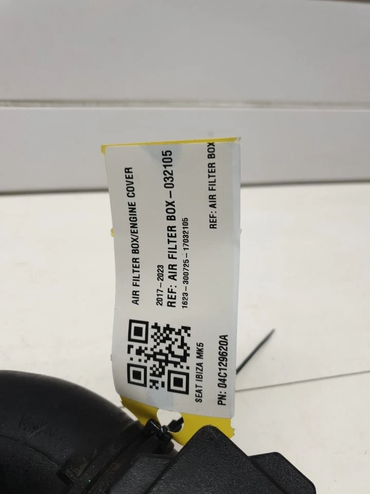 Seat Ibiza 2017-2023  AIR FILTER BOX/ENGINE COVER 04C129620A - Image 2 of 4