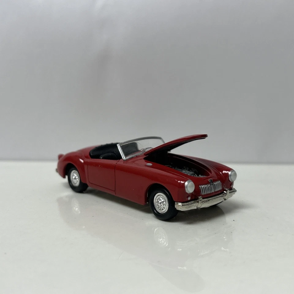 1960 60 MG MGA 1500 Twin Cam Collectible 1/64 Scale Diecast Diorama Model - Image 2 of 4