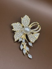 Gold Tone Art Deco Flower Rhinestone Faux Pearl Brooch