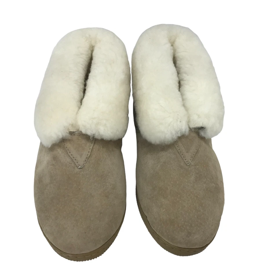 Zapatilla botín Old Friends piel de oveja forrada de lana para mujer 8 gamuza tostada precio de venta sugerido por el fabricante $99 Foto 2 de 4