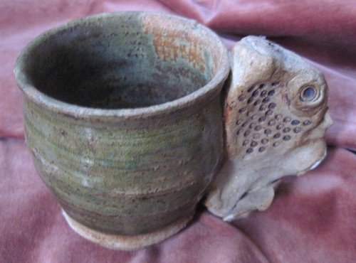 vintage FISH HANDLE MUG-hand made ceramic, signed 1978 - Picture 1 of 7