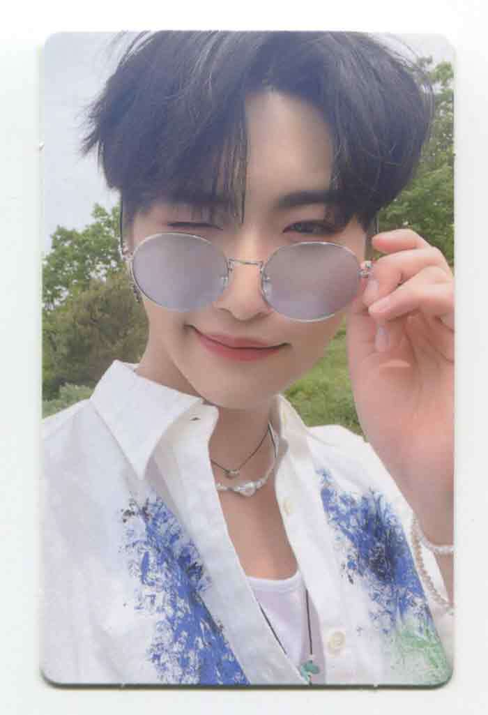 ATEEZ - 2022 SUMMER PHOTOBOOK POB STARSHIP EXCLUSIVE ATEEZ - 2022 SUMMER PHOTOBOOK POB STARSHIP EXCLUSIVE
