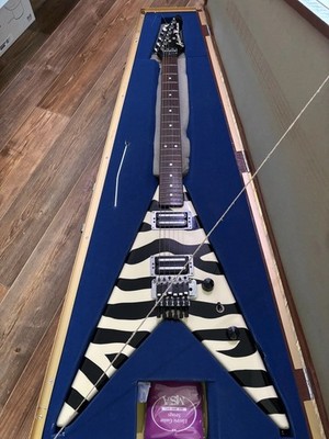 Aria Pro II XX Flying V Vintage Gitarre
