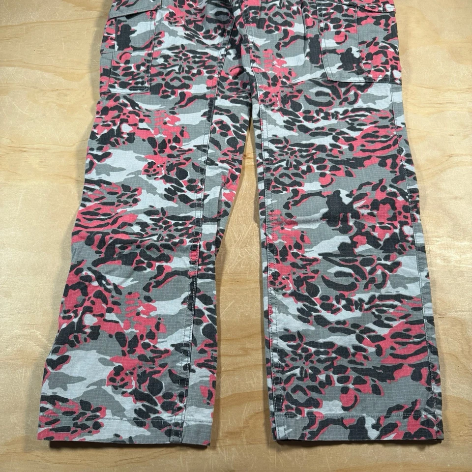A5667 Dirty Ghetto Kids Dgk Adult Size 28x29 Pink Gray Camo Ripstop Cargo Pants - image 3 of 4
