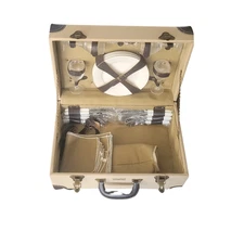 Picnic & Beyond Wicker Picnic Basket for 4 – Unused Cottagecore Picnic Set