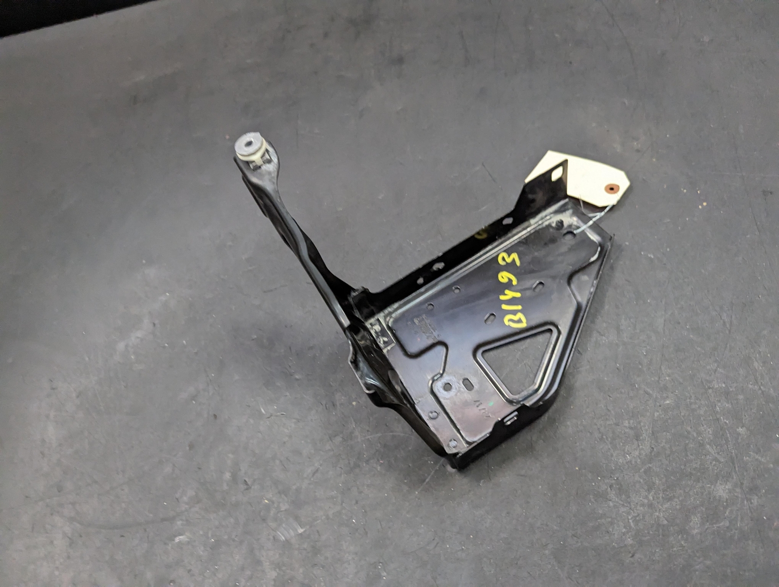 Front Left Headlamp Bracket 2018 BMW X1 51647342501 2016 2017 2019 
