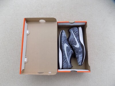 MENS 10 WOMENS NIKE FLYKNIT RACER SHOES OREO BLACK WHITE 526628  012