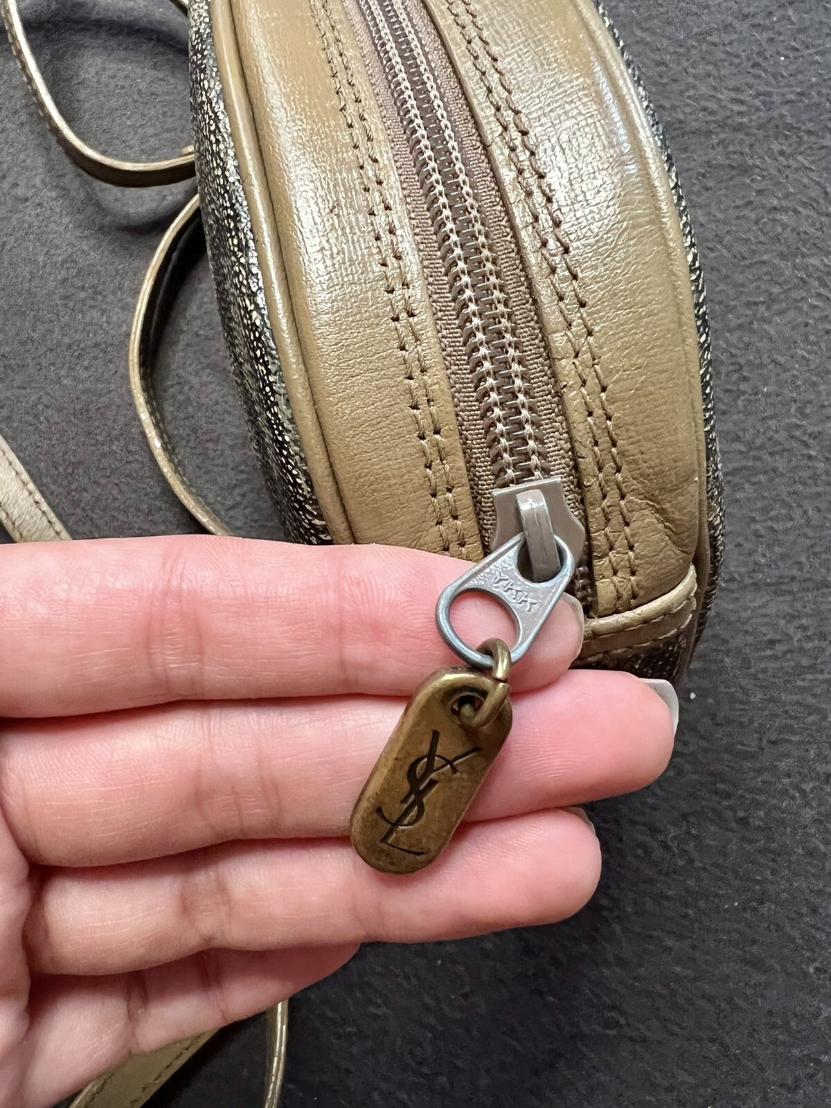 Yves Saint Laurent Borsa a tracolla a tracolla vintage rara logo unisex YSL