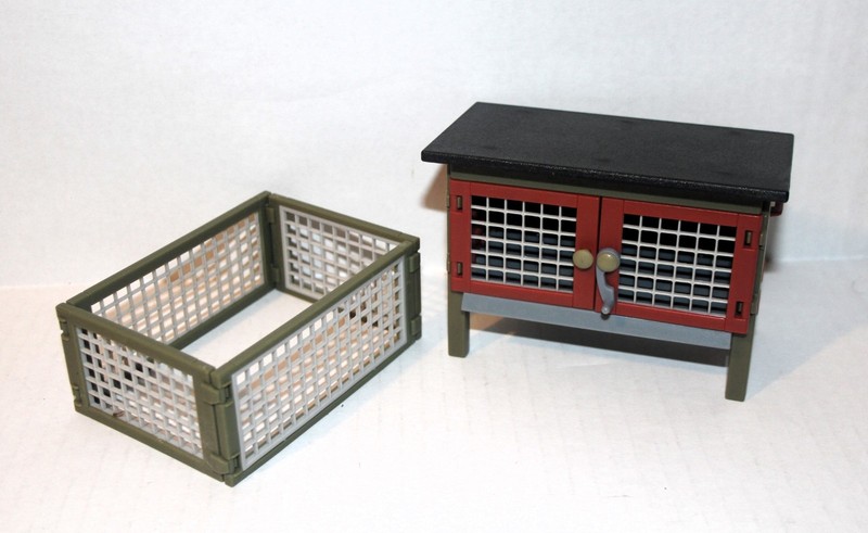 SCHLEICH FARM WORLD Rabbit / Bunny HUTCH and FENCE Playpen ONLY No Animal