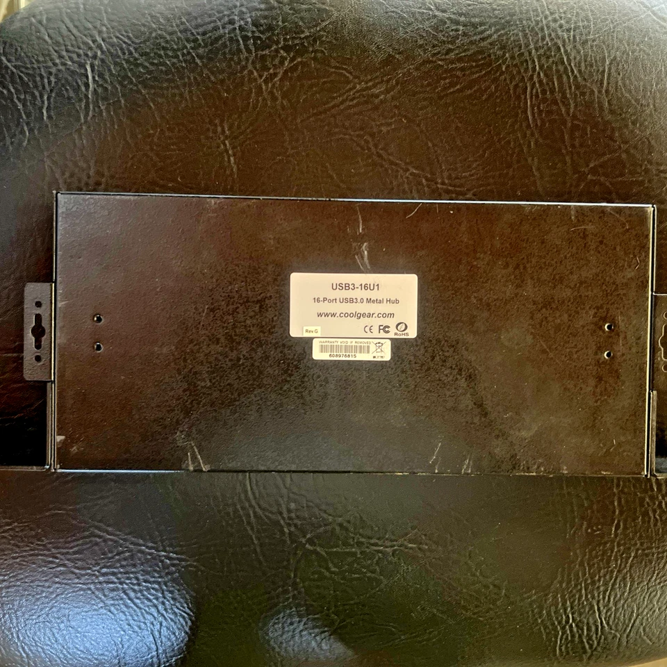 COOLGEAR USB3-16U1 16 puertos USB 3.1 Gen 1 concentrador y protector contra sobretensiones con kit de riel DIN Foto 3 de 4