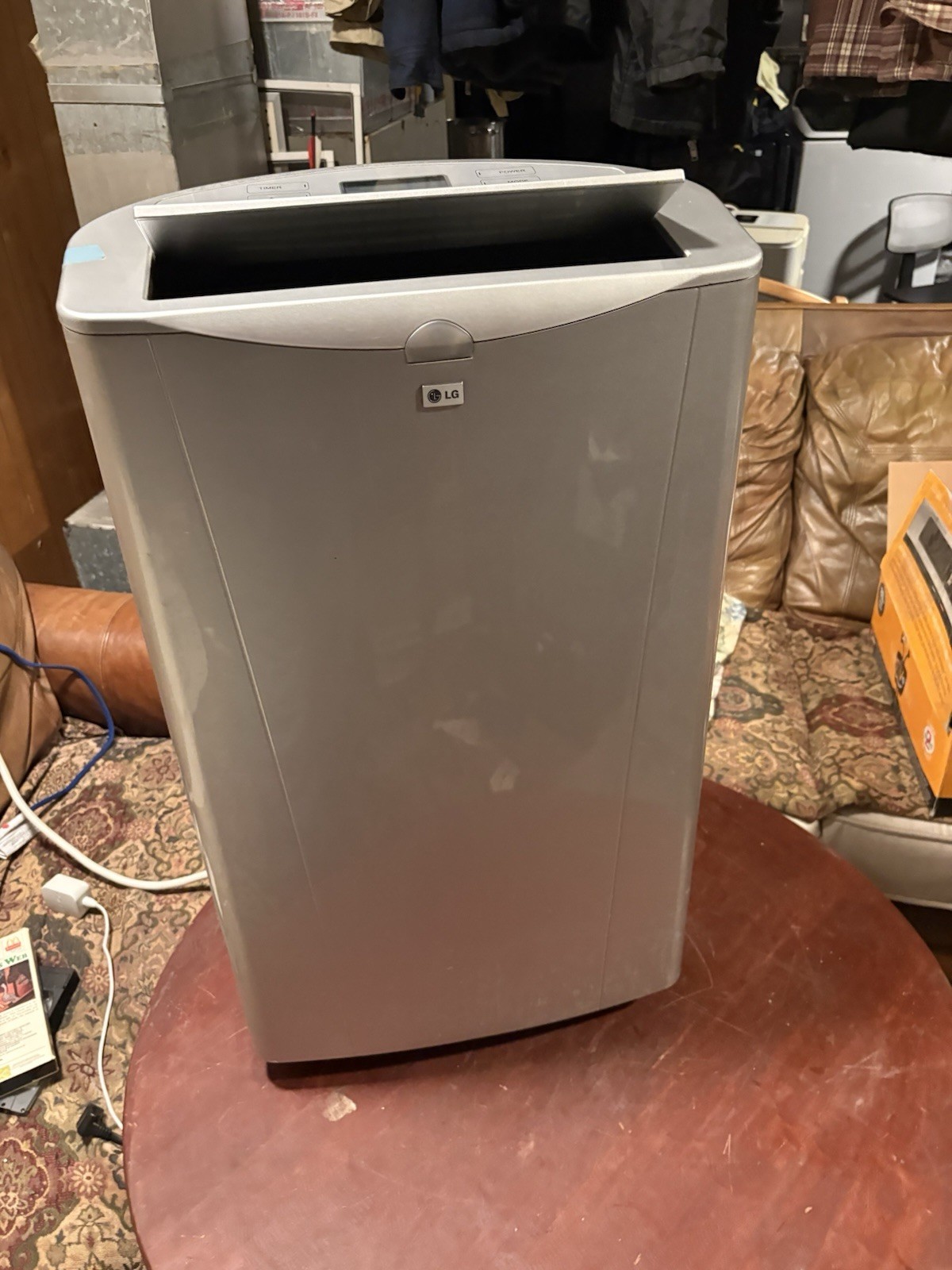 LG Portable Air Conditioner Model LP0711WNRY2 7000 Btu/h, works ,