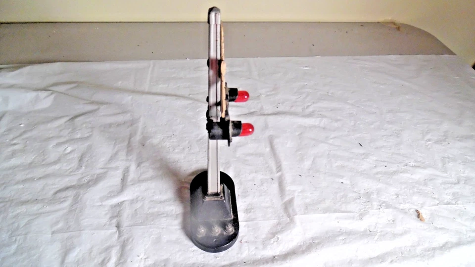 Lionel 154  /Postwar Highway Flashing Signal Tested Works  Fine - Image 3 of 4