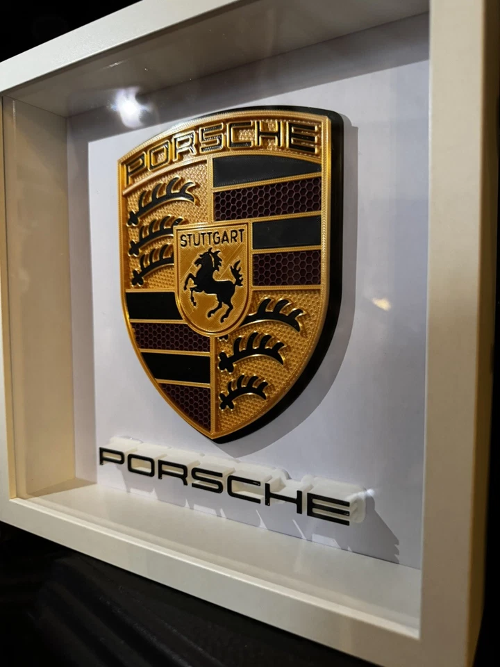Porsche Stuttgart Logo 3D gedruckt Abzeichen - 25cm x 25cm quadratisch Wandaufsteller - Bild 2 von 4