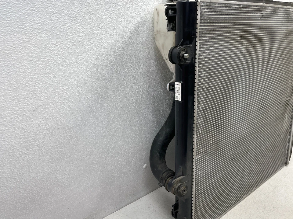 10 11 12 13 Radiador Lexus GX460 con cubierta de ventilador y depósito 4,6 L 1567 OEM Foto 3 de 4