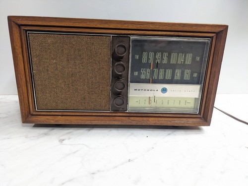 Vintage MOTOROLA TT15BW 3153 SOLID STATE RADIO WOOD CASE ~PARTS/REPAIR