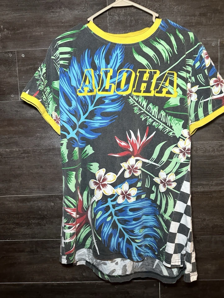 Revolution Men’s Large Aloha Tee Hawaiian Print - Image 2 of 4