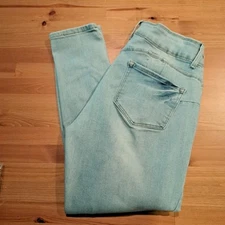 Sandpiper Torn Light Capri Jeans 16