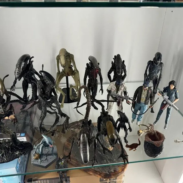 Neca McFarlane Alien Figurine Set Collectible Boxed