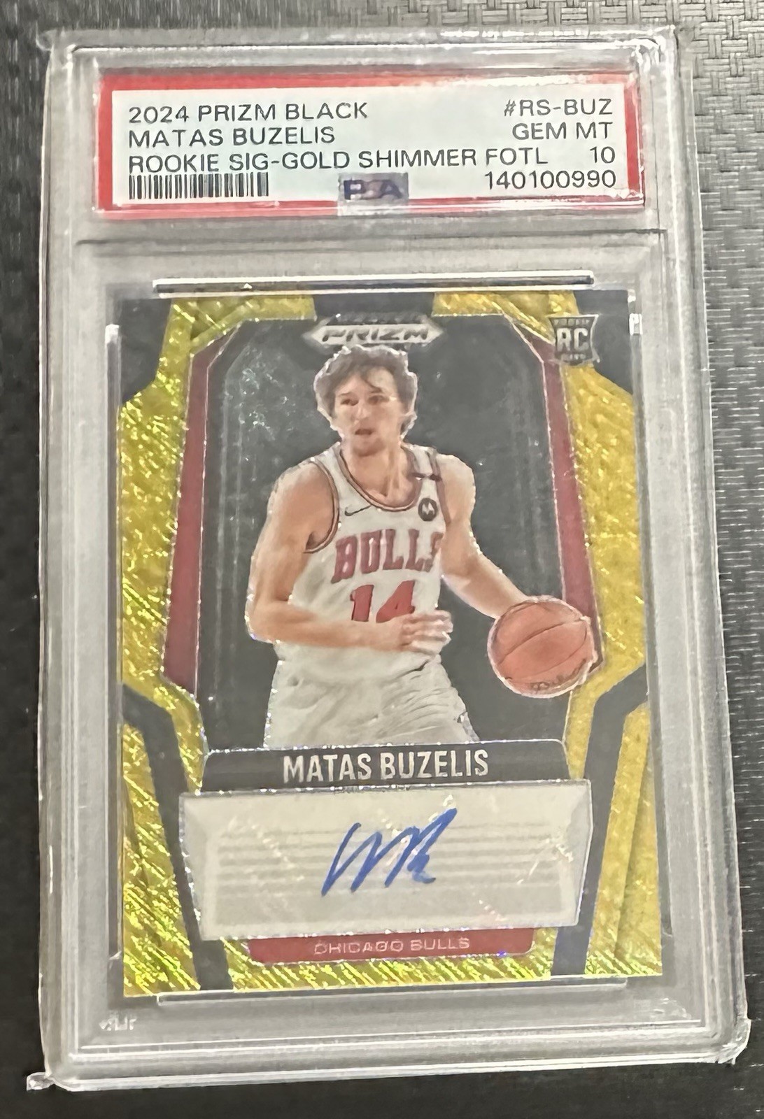 2024-25 Panini Prizm Black Matas Buzelis Gold Shimmer Rookie Auto 5/10 PSA 10
