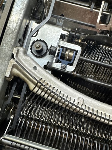 1950's SMITH CORONA SILENT SUPER Portable Manual Typewriter w/Carry Case Read - Picture 12 of 23