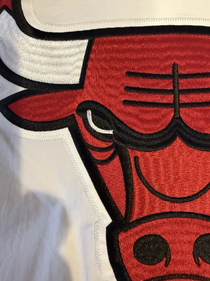 Chaqueta de calentamiento de ajuste completo auténtica blanca Chicago Bulls 1996/97 usada para hombre talla 52 Foto 2 de 4