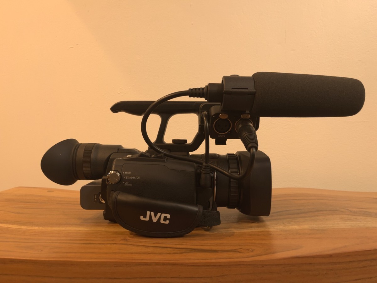 業務用ビデオカメラ　JVC GY-HM100 二台セット！ jvc-768x512.jpg