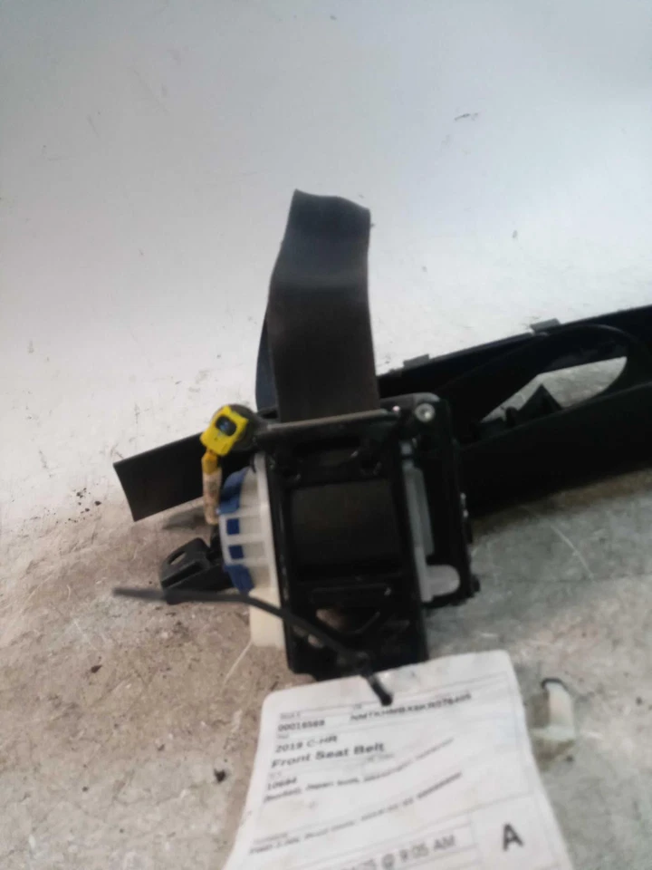 Used Front Right Seat Belt Front fits: 2019 Toyota C-hr bucket Japan built passe Foto 2 de 4