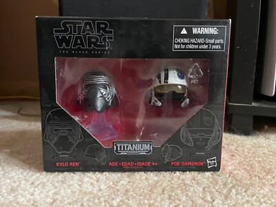 Star Wars The Black Series Titanium Series #01, Kylo Ren a Poe Dameron Helmets