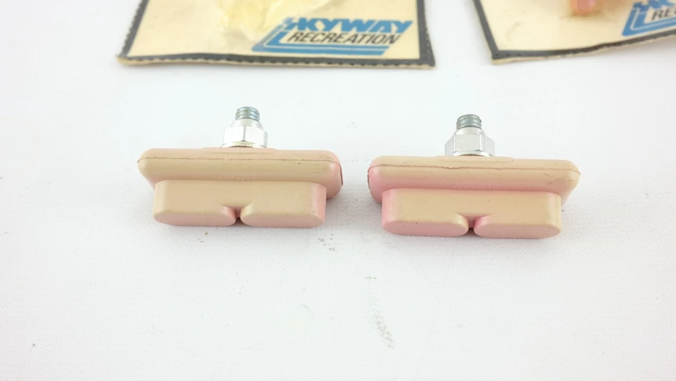 Nuevo de Lote Antiguo Skyway Tuff Pastillas de Freno Rosa Old School Vintage Años 80 BMX OG 2 Pares Foto 4 de 4