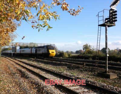 FOTO EIN LANGLAUFZUG FÄHRT WEST VORBEI AN NORTON FITZWARREN 2010
