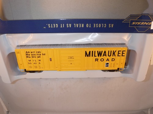 Athearn GENESIS HO Milwaukee Road MILW 50' Sieco Box amarillo con techo plateado #50426 | Condition: New