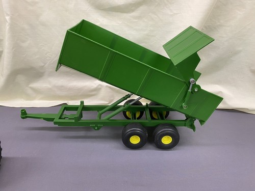 ERTL John Deere 7430 Tractor And Trailer Light/Sound Rear Duals 12” Tractor - Picture 8 of 12