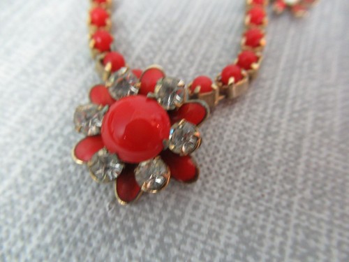 Juego de collar y pendientes de tornillo - piedras rojas y flores de diamantes de imitación - ca 1950s 2 185 - Imagen 2 de 10