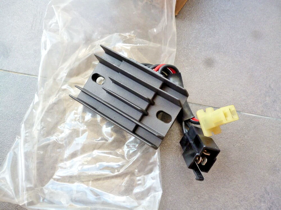 ДЛЯ SUZUKI GN125 GZ125 ВЫПРЯМИТЕЛЬ РЕГУЛЯТОР NOS 32800-29B00 - Изображение 2 из 4