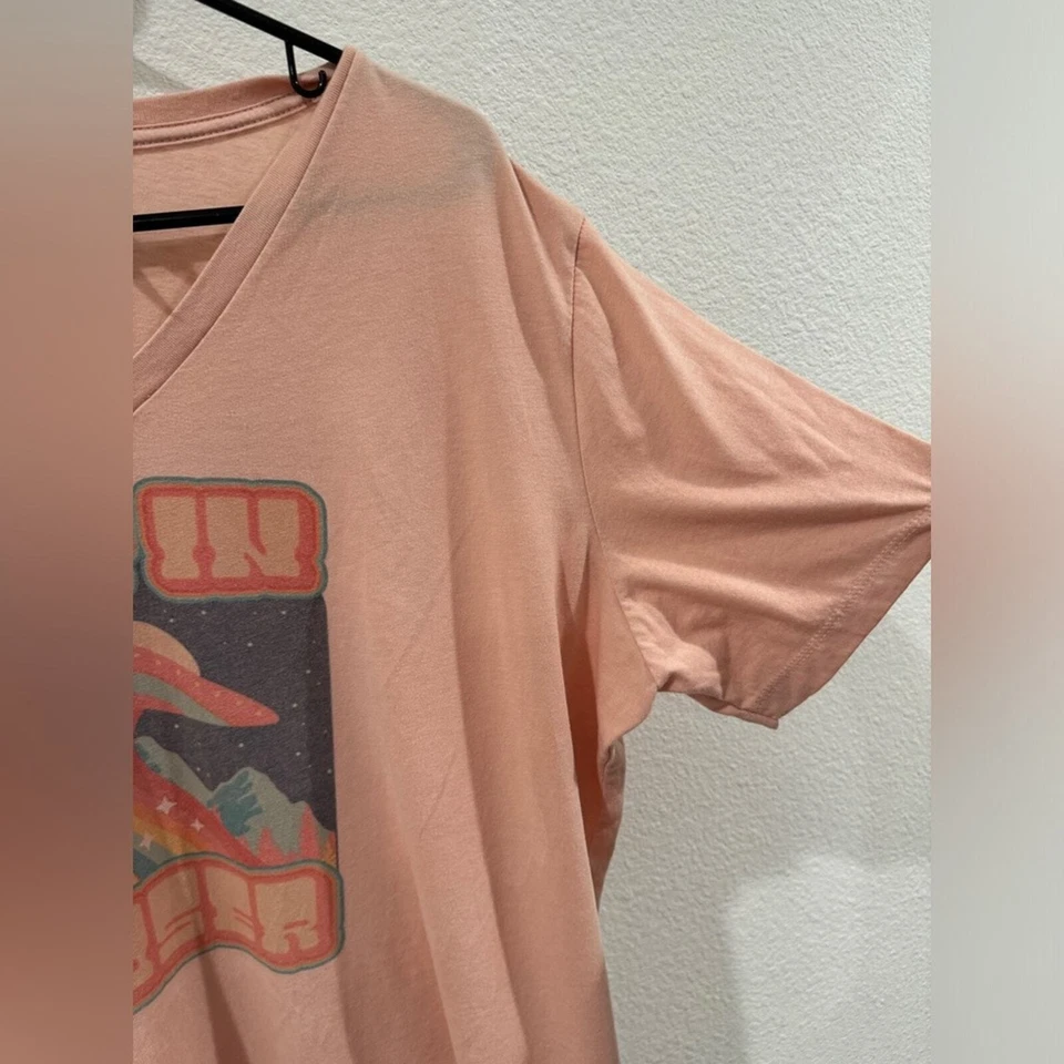 Camisa Space UFO Get in Loser Rosa Claro Manga Corta Escote en V Talla 2XL Foto 4 de 4