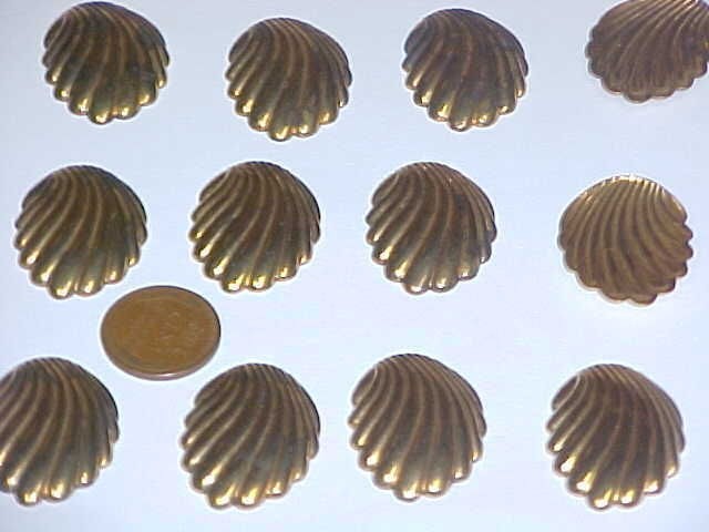 6 VINTAGE PATINA BRASS SCALLOPED CURVED OVAL 29x22mm. DECO FINDINGS 4200