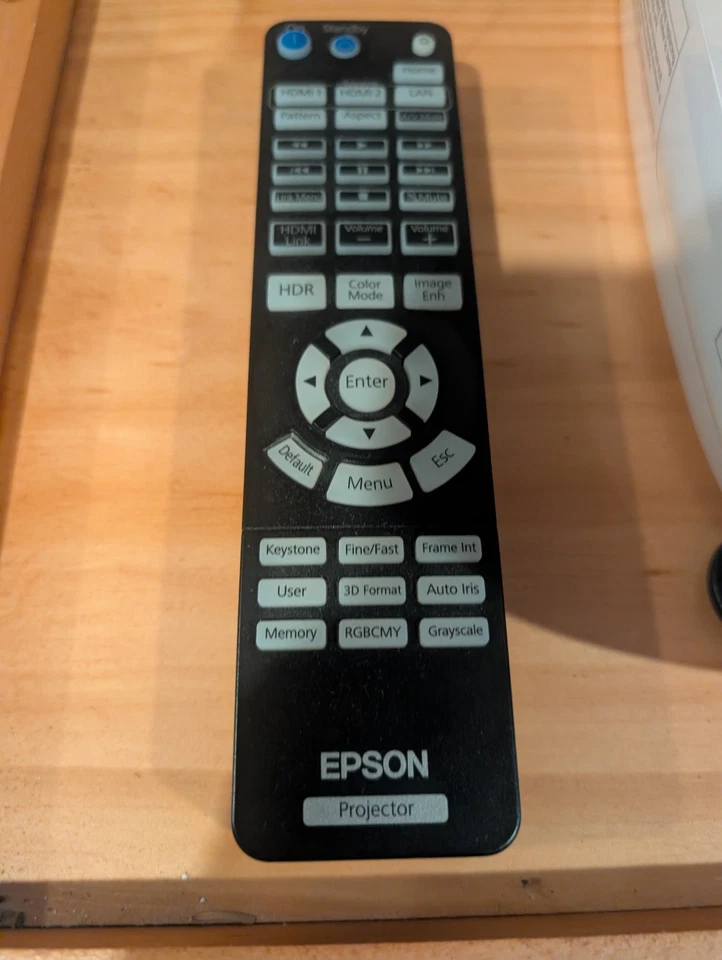 Epson Home Cinema 3800 4K PRO-UHD 3-Chip Projector with HDR with brand new bulb! - Image 2 of 3