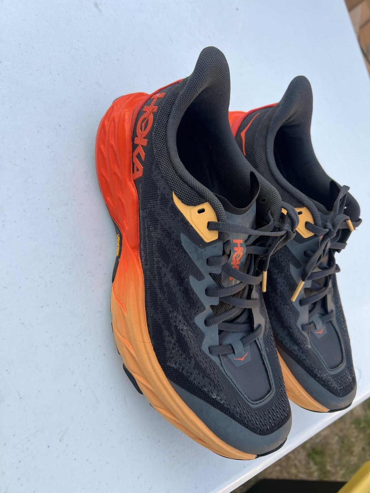 Men’s HOKA Black Red Orange SpeedGoat 5 Running Shoes Size 9.5 thumbnail 4