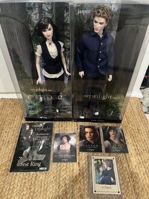 Twilight Saga Pink Label Alice & Jasper Twilight Crest Necklace 4 Cards