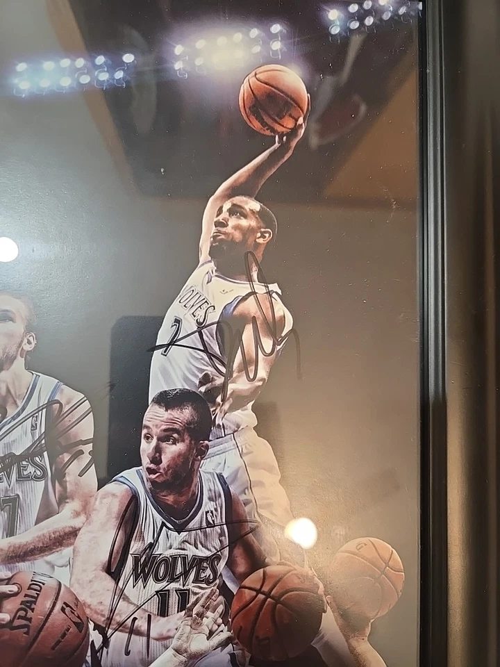 MN TIMBERWOLVES TEAM Autographed 25x20" PICTURE, 12 Autos - Image 4 of 4