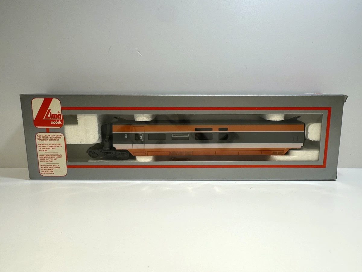 LOT DE 2 VOITURES VOYAGEURS LIMA N°9132 HO