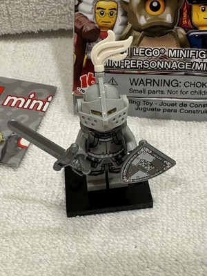 LEGO Minifigure Series 9 Heroic Knight shield Helmet Sword plume Leaflet